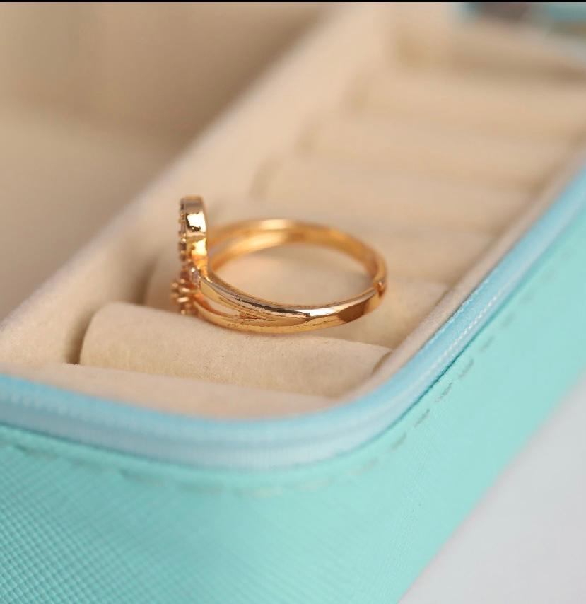 ELJ-R-024 Loop Crystal Ring