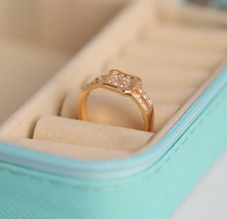 ELJ-R-036 Royal Clover Crystal Ring