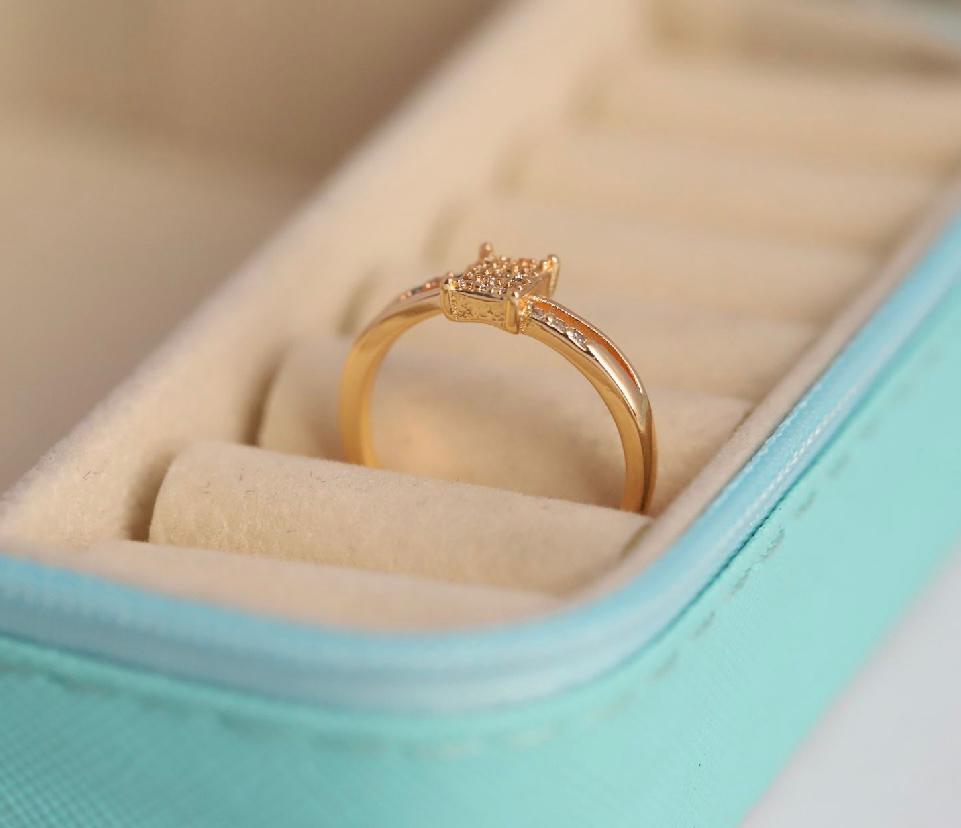 ELJ-R-037 Princess Square Crystal Ring