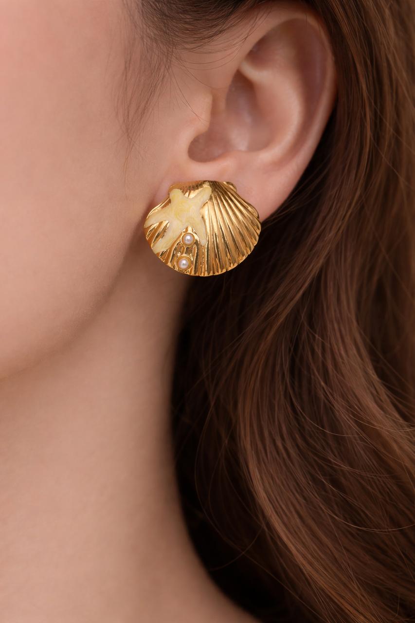 Shell Pearl Stud Earrings