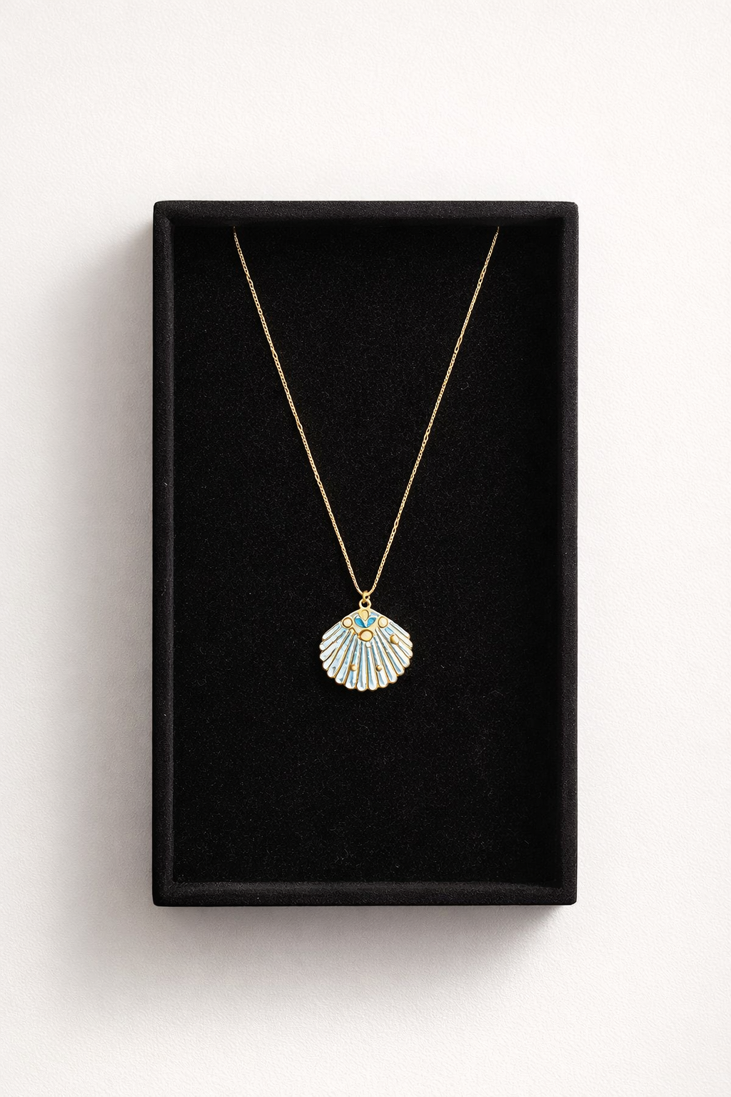 Shell Elegance Pendant Necklace